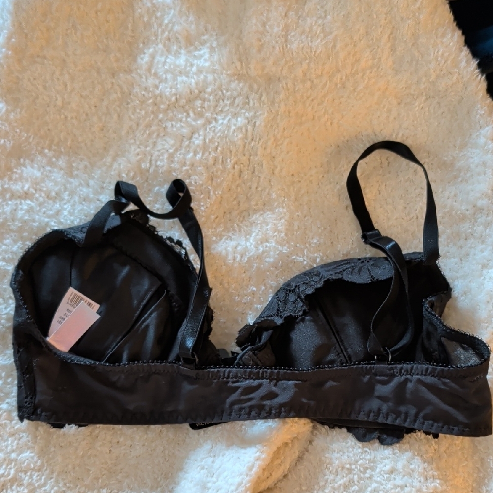 Victoria's Secret Black Lace Underwire Push-Up Bra - Picture 7 of 7